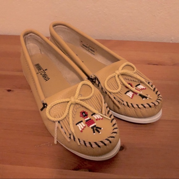 [SOLD] NWOT Thunderbird boat moccasins in natural - Picture 3 of 4